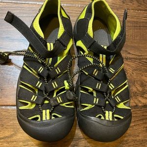 Keen Sandals Big Boy Size 5.
